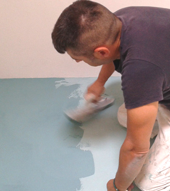 Esecuzione di un pavimento decorativo in marmorino floor